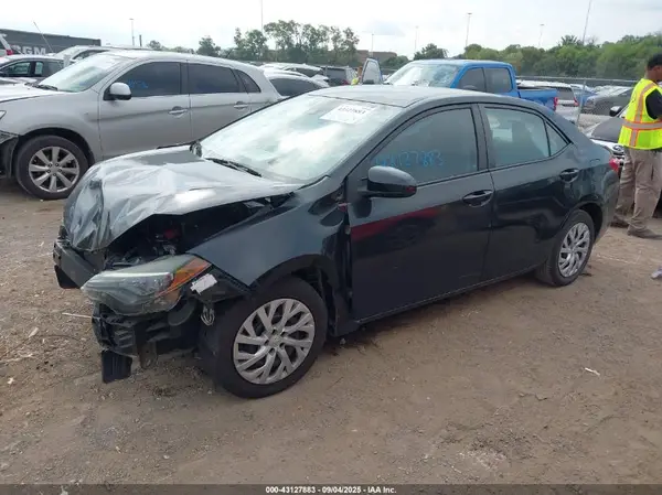 5YFBURHE1HP704565 2017 TOYOTA COROLLA - Image 2