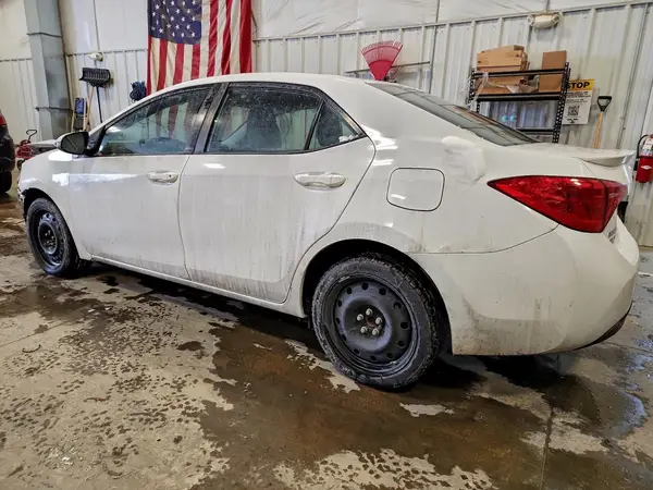 5YFBURHE1HP705120 2017 TOYOTA COROLLA - Image 2