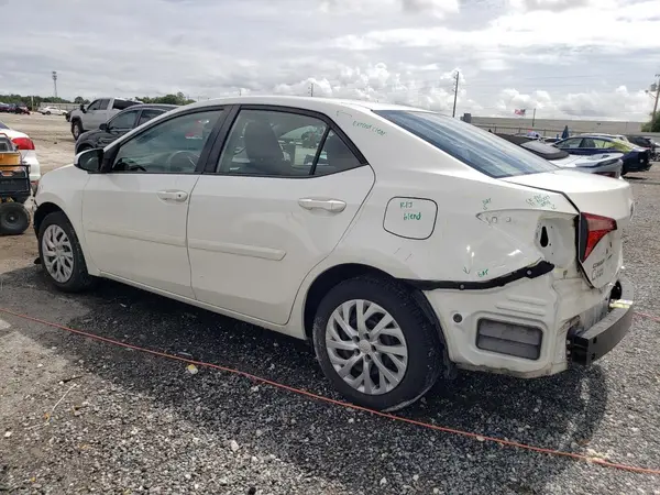 5YFBURHE1HP706767 2017 TOYOTA COROLLA - Image 2