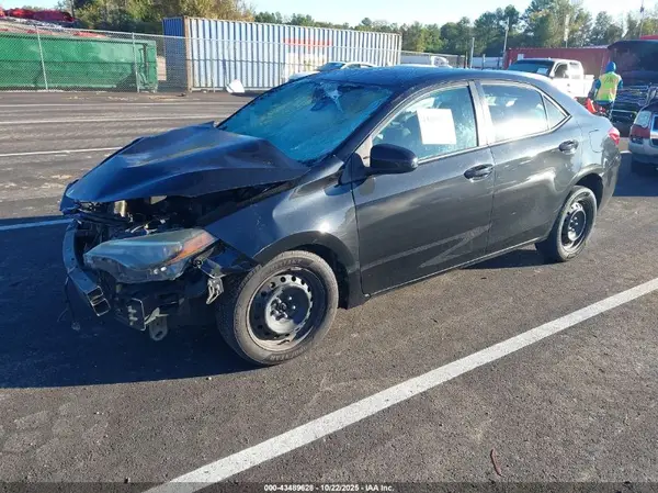 5YFBURHE1HP711998 2017 TOYOTA COROLLA - Image 2