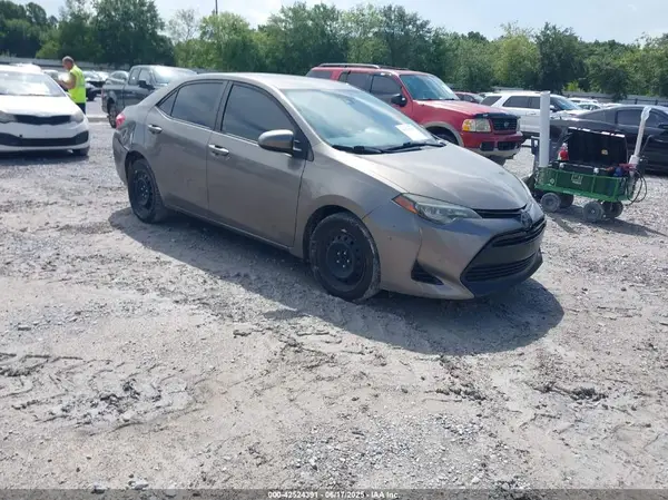 5YFBURHE1HP715775 2017 TOYOTA COROLLA - Image 1