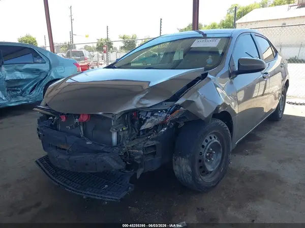 5YFBURHE1HP715906 2017 TOYOTA COROLLA - Image 2