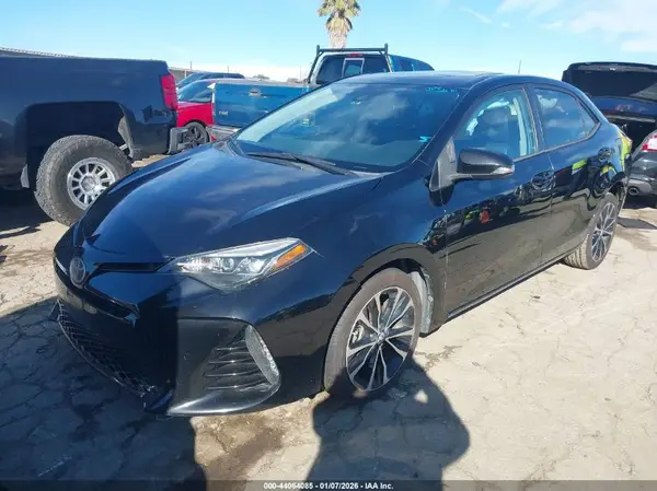 5YFBURHE1HP719258 2017 TOYOTA COROLLA - Image 2