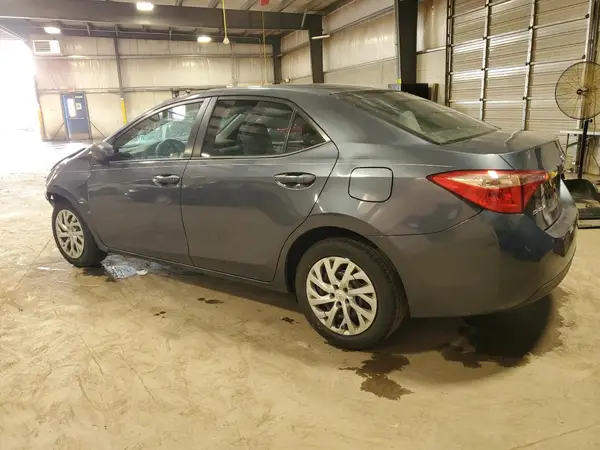 5YFBURHE1HP719261 2017 TOYOTA COROLLA - Image 2