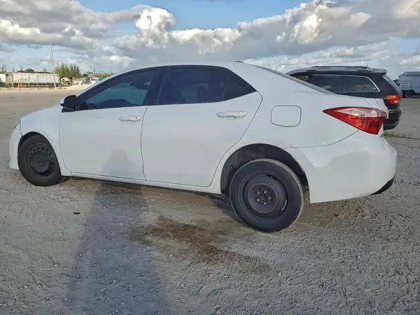 5YFBURHE1HP722001 2017 TOYOTA COROLLA - Image 2