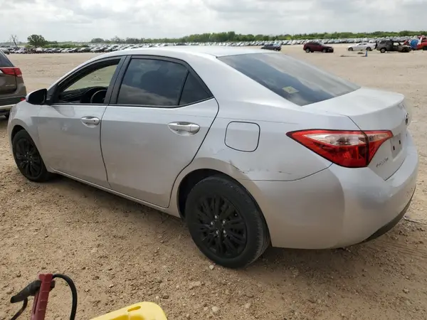 5YFBURHE1HP722211 2017 TOYOTA COROLLA - Image 2