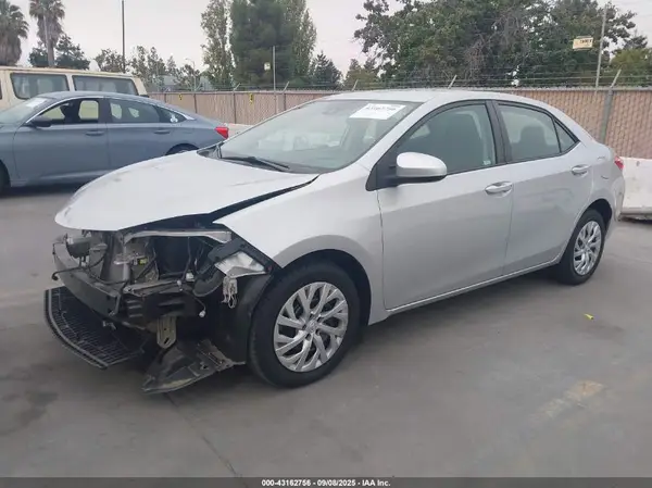 5YFBURHE1HP723519 2017 TOYOTA COROLLA - Image 2