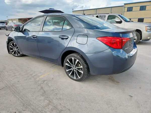 5YFBURHE1HP723701 2017 TOYOTA COROLLA - Image 2