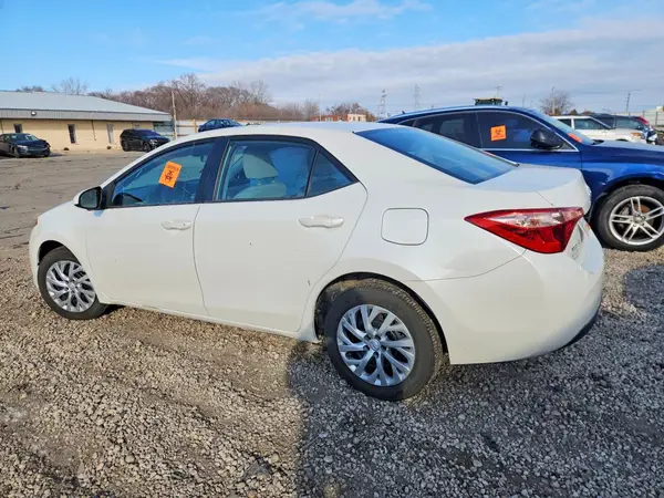 5YFBURHE1HP724024 2017 TOYOTA COROLLA - Image 2