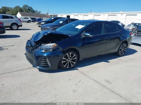 5YFBURHE1HP725688 2017 TOYOTA COROLLA - Image 2