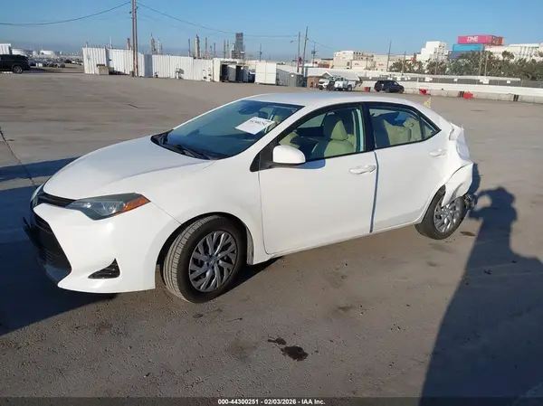 5YFBURHE1HP726615 2017 TOYOTA COROLLA - Image 2