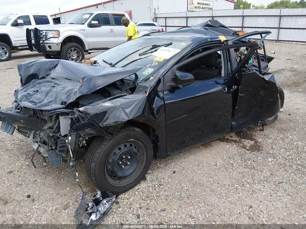 5YFBURHE1HP728462 2017 TOYOTA COROLLA - Image 2
