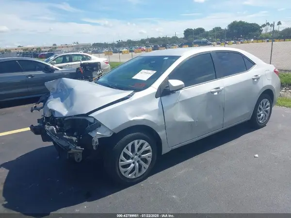 5YFBURHE1HP730096 2017 TOYOTA COROLLA - Image 2
