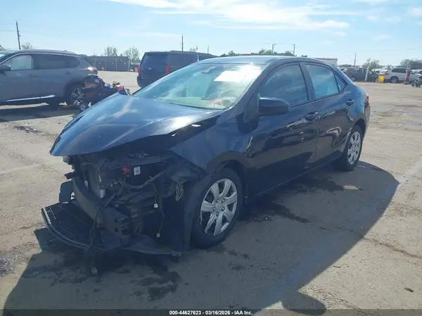 5YFBURHE1HP733158 2017 TOYOTA COROLLA - Image 2