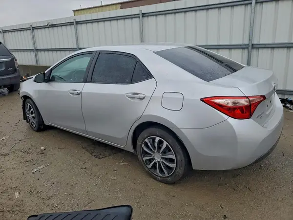 5YFBURHE1HP733399 2017 TOYOTA COROLLA - Image 2