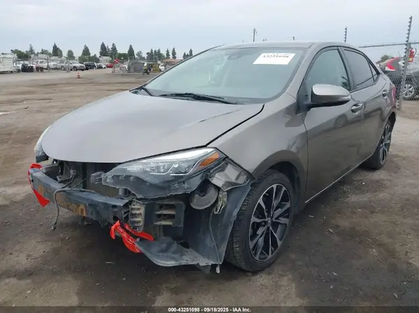5YFBURHE1HP734715 2017 TOYOTA COROLLA - Image 2