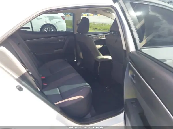 5YFBURHE1HP735914 2017 TOYOTA COROLLA - Image 8
