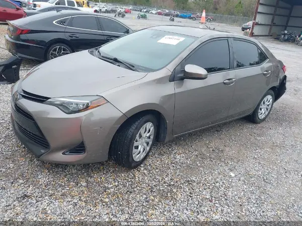 5YFBURHE1HP736920 2017 TOYOTA COROLLA - Image 2