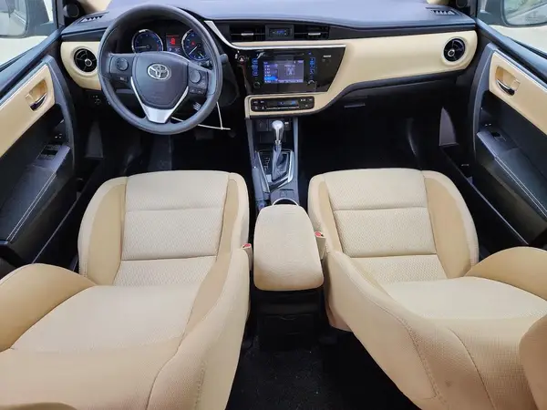 5YFBURHE1HP736951 2017 TOYOTA COROLLA - Image 8