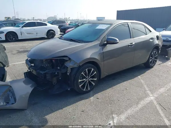 5YFBURHE1HP737095 2017 TOYOTA COROLLA - Image 2