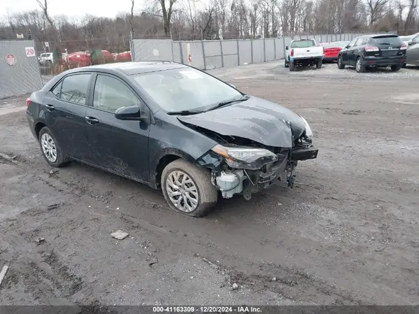 5YFBURHE1HP737646 2017 TOYOTA COROLLA - Image 1