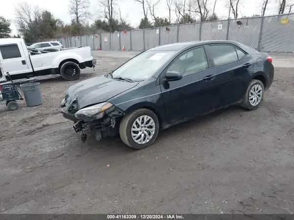 5YFBURHE1HP737646 2017 TOYOTA COROLLA - Image 2