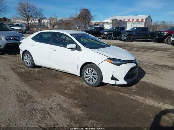 5YFBURHE1JP740424 2018 TOYOTA COROLLA - Image 1
