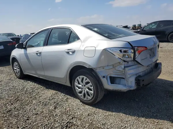 5YFBURHE1JP741654 2018 TOYOTA COROLLA - Image 2
