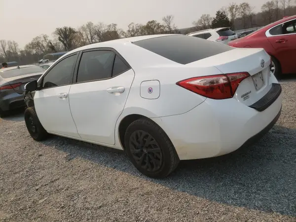 5YFBURHE1JP742173 2018 TOYOTA COROLLA - Image 2