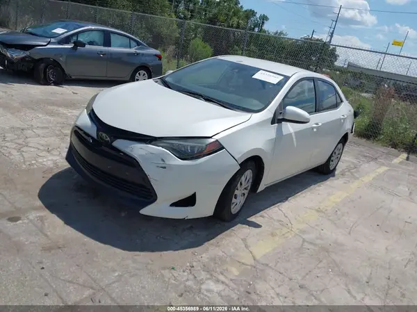 5YFBURHE1JP742397 2018 TOYOTA COROLLA - Image 2
