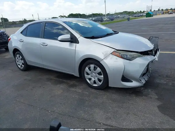 5YFBURHE1JP742416 2018 TOYOTA COROLLA - Image 1