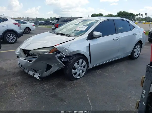 5YFBURHE1JP742416 2018 TOYOTA COROLLA - Image 2