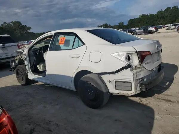 5YFBURHE1JP743615 2018 TOYOTA COROLLA - Image 2