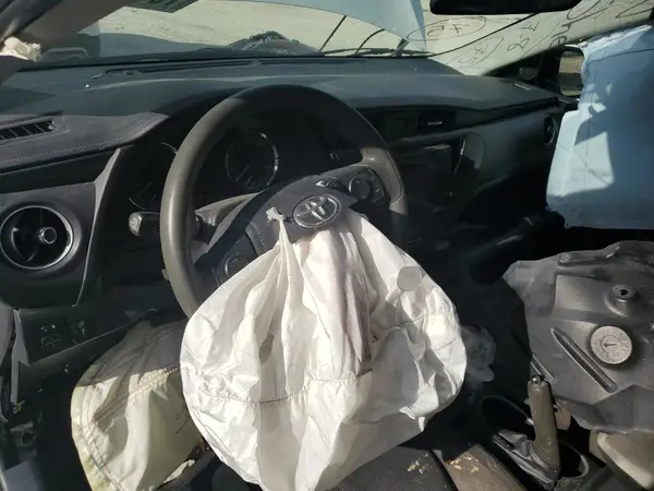 5YFBURHE1JP743615 2018 TOYOTA COROLLA - Image 8