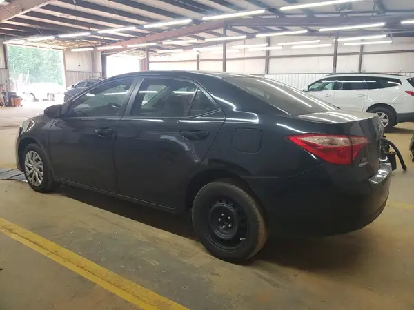 5YFBURHE1JP745249 2018 TOYOTA COROLLA - Image 2