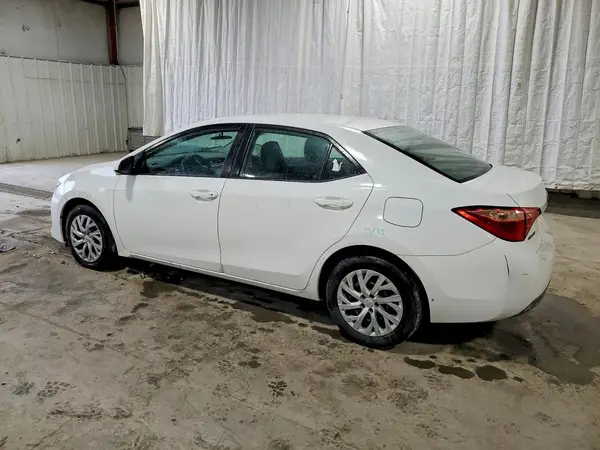 5YFBURHE1JP746031 2018 TOYOTA COROLLA - Image 2