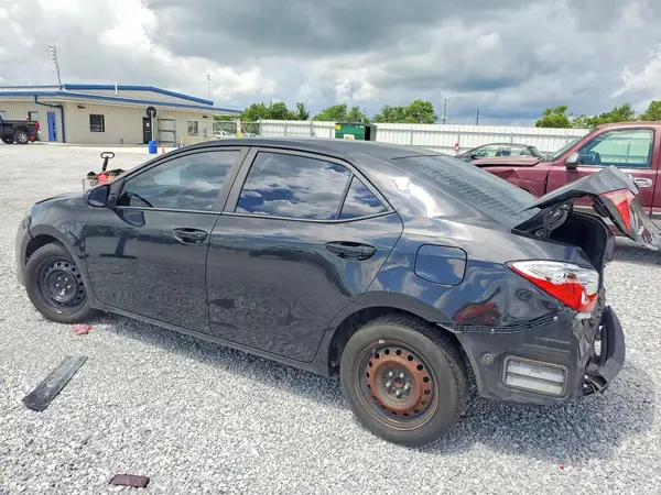 5YFBURHE1JP747566 2018 TOYOTA COROLLA - Image 2