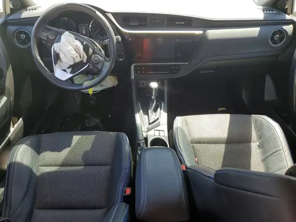 5YFBURHE1JP747826 2018 TOYOTA COROLLA - Image 8