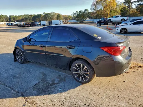 5YFBURHE1JP747986 2018 TOYOTA COROLLA - Image 2