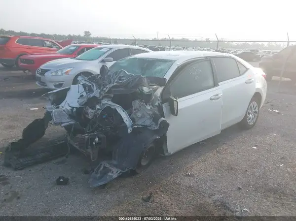 5YFBURHE1JP748328 2018 TOYOTA COROLLA - Image 2