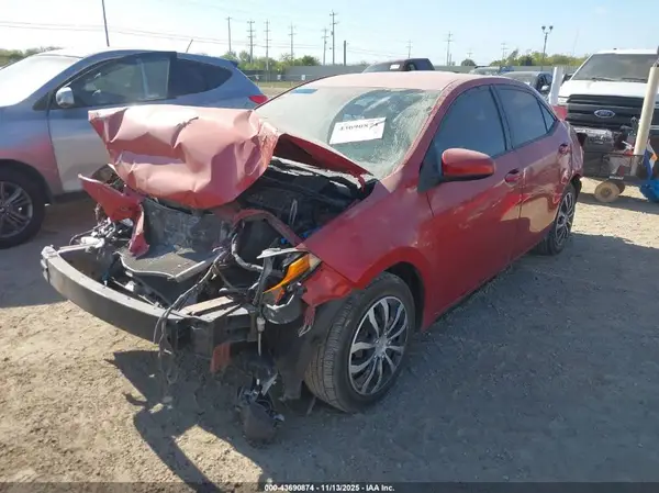 5YFBURHE1JP749138 2018 TOYOTA COROLLA - Image 2