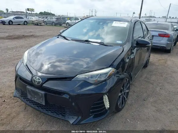 5YFBURHE1JP749401 2018 TOYOTA COROLLA - Image 2