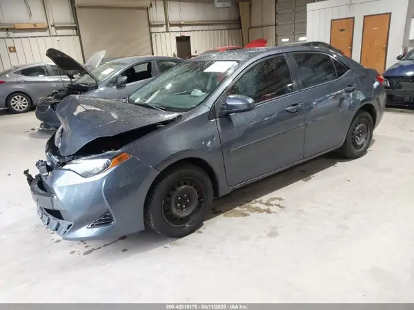 5YFBURHE1JP750399 2018 TOYOTA COROLLA - Image 2