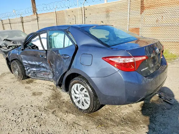5YFBURHE1JP750533 2018 TOYOTA COROLLA - Image 2