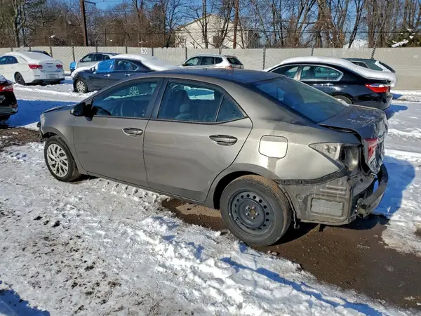 5YFBURHE1JP751018 2018 TOYOTA COROLLA - Image 2