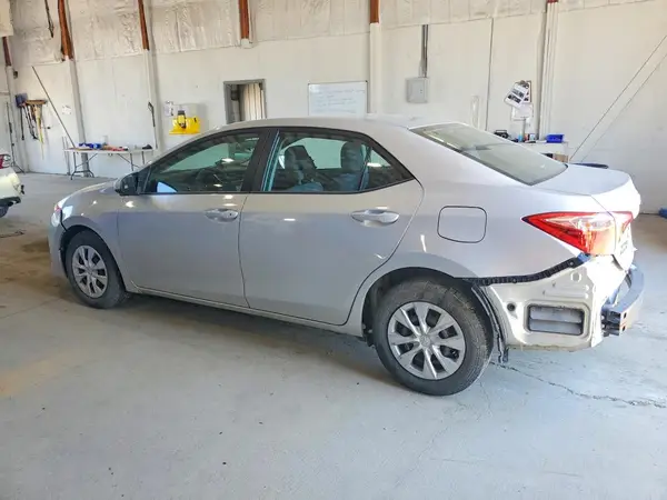 5YFBURHE1JP752413 2018 TOYOTA COROLLA - Image 2