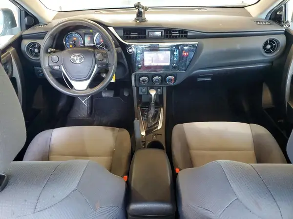 5YFBURHE1JP752413 2018 TOYOTA COROLLA - Image 8