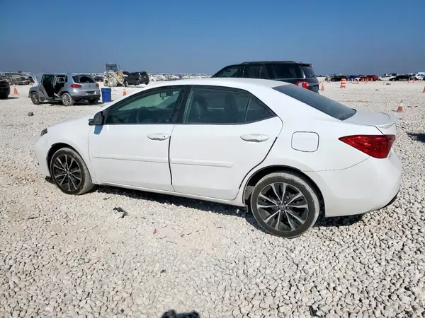 5YFBURHE1JP754484 2018 TOYOTA COROLLA - Image 2