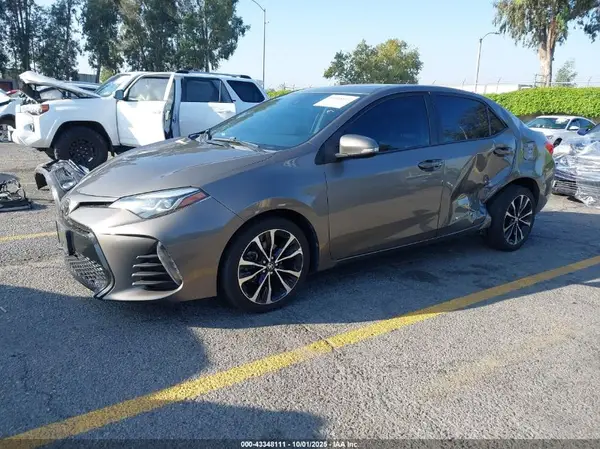 5YFBURHE1JP755313 2018 TOYOTA COROLLA - Image 2