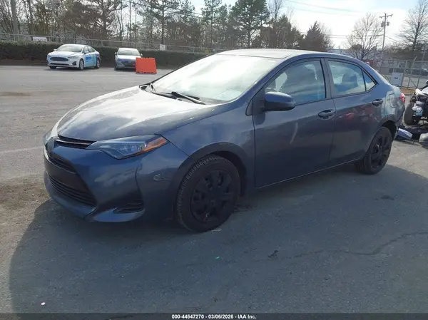 5YFBURHE1JP756753 2018 TOYOTA COROLLA - Image 2